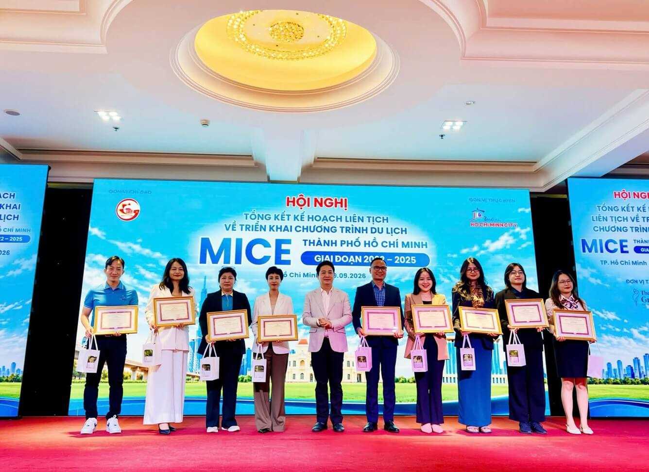 VIETRAVEL VINH DỰ NHẬN GIẤY KHEN CỦA SỞ DU LỊCH TP.HCM, GHI NHẬN ĐÓNG GÓP PHÁT TRIỂN DU LỊCH MICE
