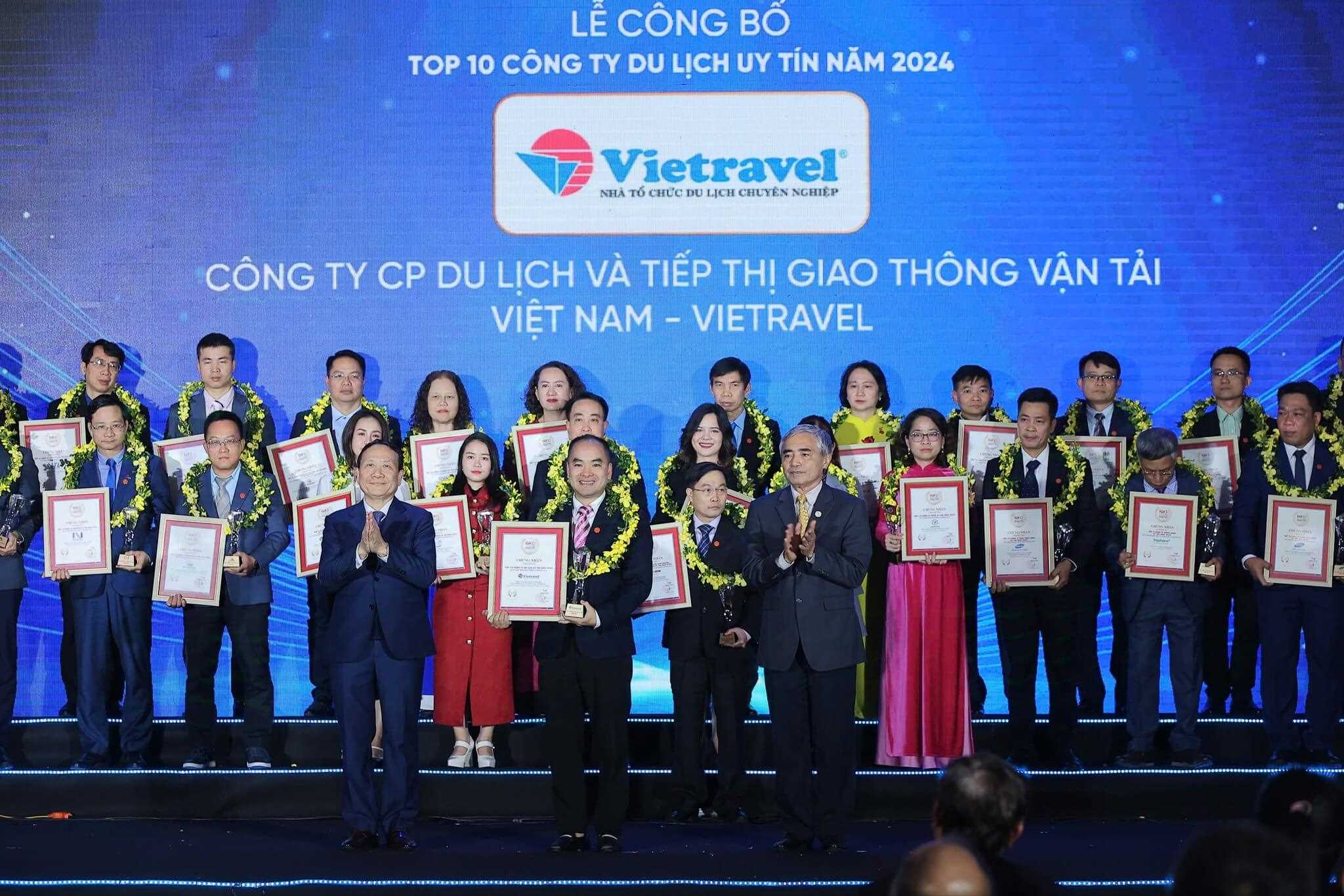 ​ VIETRAVEL VINH DỰ DẪN ĐẦU TOP 10 CÔNG TY DU LỊCH UY TÍN NĂM 2024