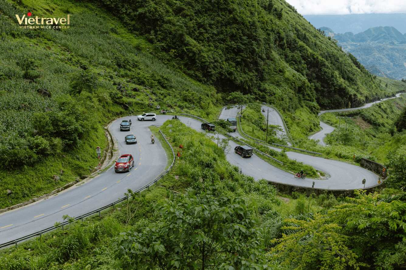 VƯỢT ĐÈO ĐÔNG BẮC - ĐÓN CỘT MỐC VÀNG
