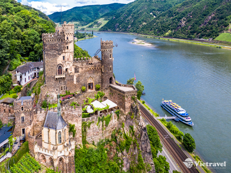 Trải nghiệm du lịch nghỉ dưỡng sang trọng cùng Siêu du thuyền Uniworld Boutique River Cruises dọc dòng Rhein huyền thoại : Hà Lan - Đức - Pháp - Thụy Sĩ